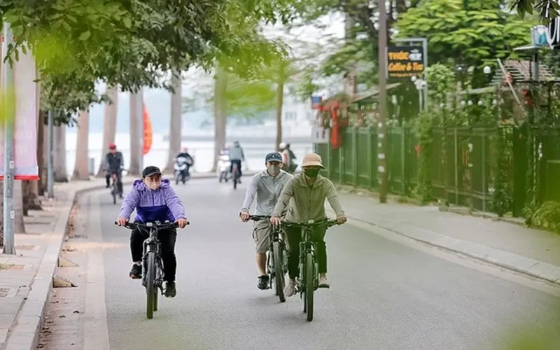 طقس متباين بين أمطار متفرقة في فيتنام الشمالية وحرارة في الجنوبية